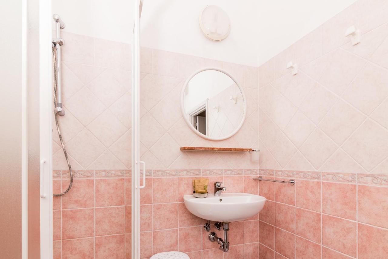 Hotel Lydia Cervia Bagian luar foto