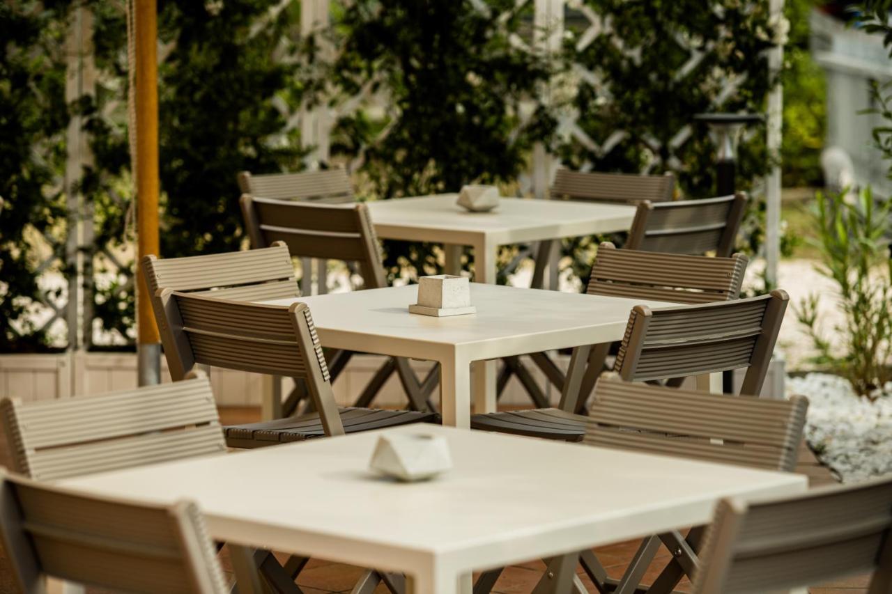 Hotel Lydia Cervia Bagian luar foto